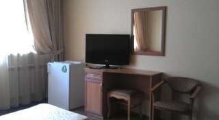 Гостиница Volna Guest House Адлер Двухместный номер с 2 отдельными кроватями и балконом-1